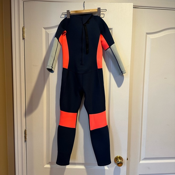 Mountain Warehouse Wet Suit kids size 7/8 - Picture 2 of 5